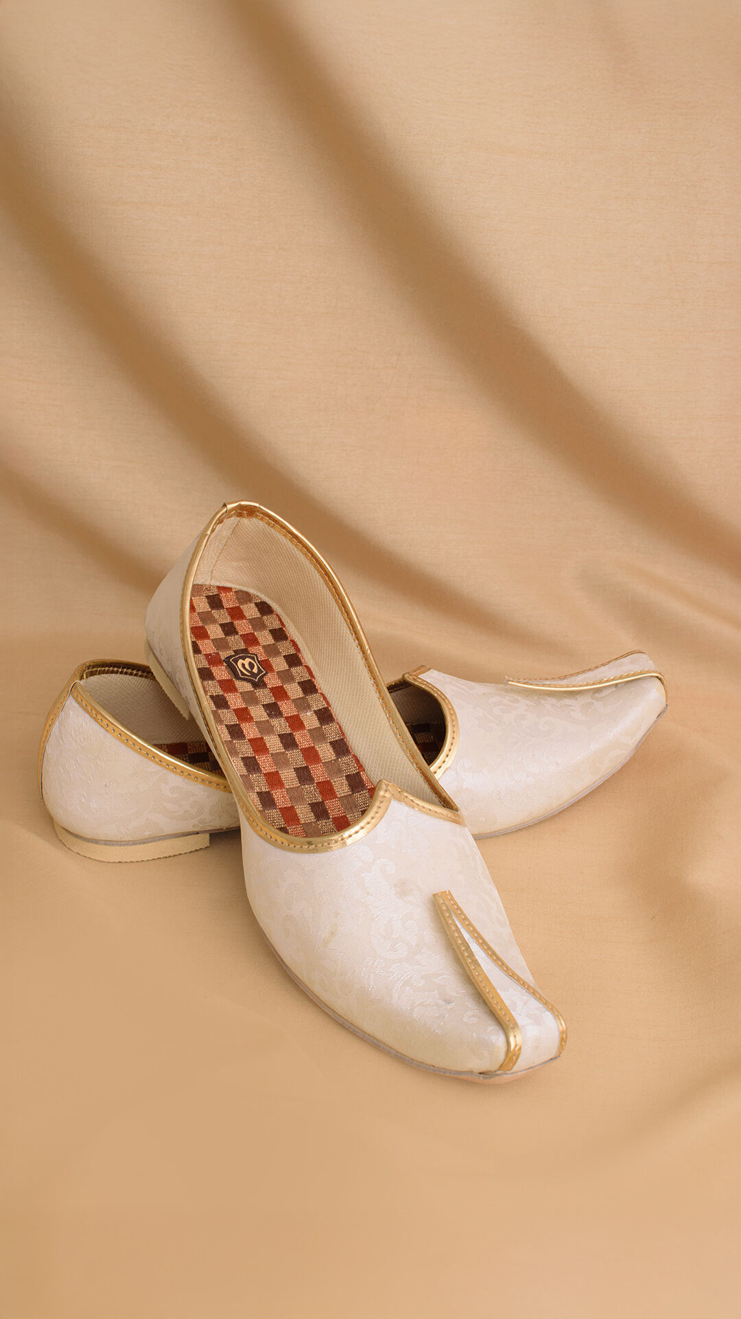 A traditional handmade white jodhpuri mojdi.